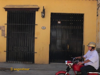 particuba •|• Habana Vieja • LUIS BATISTA BETANCOURT  © sogestour