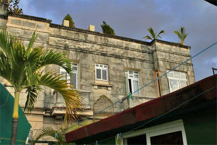 particuba.net •|• Habana Vieja • Chez Nous Art Déco © sogestour